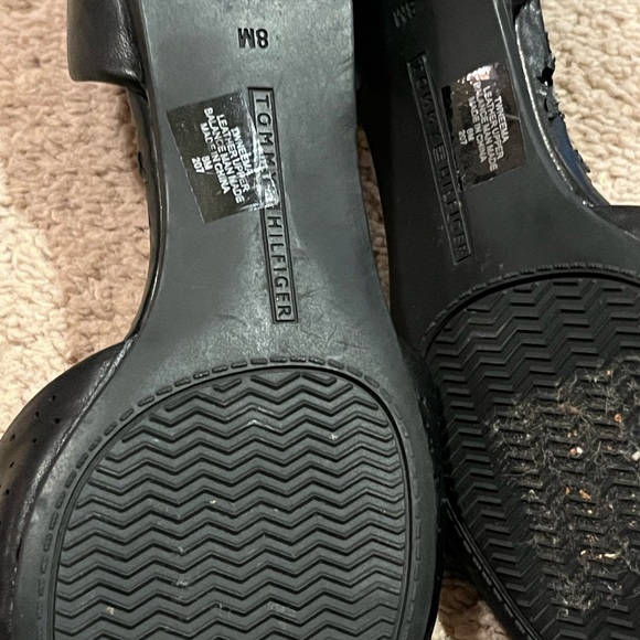 Tommy Hilfiger Black Pointy Toe shoes - size 8 Tommy Hilfiger shoe- black flats - Picture 2 of 9